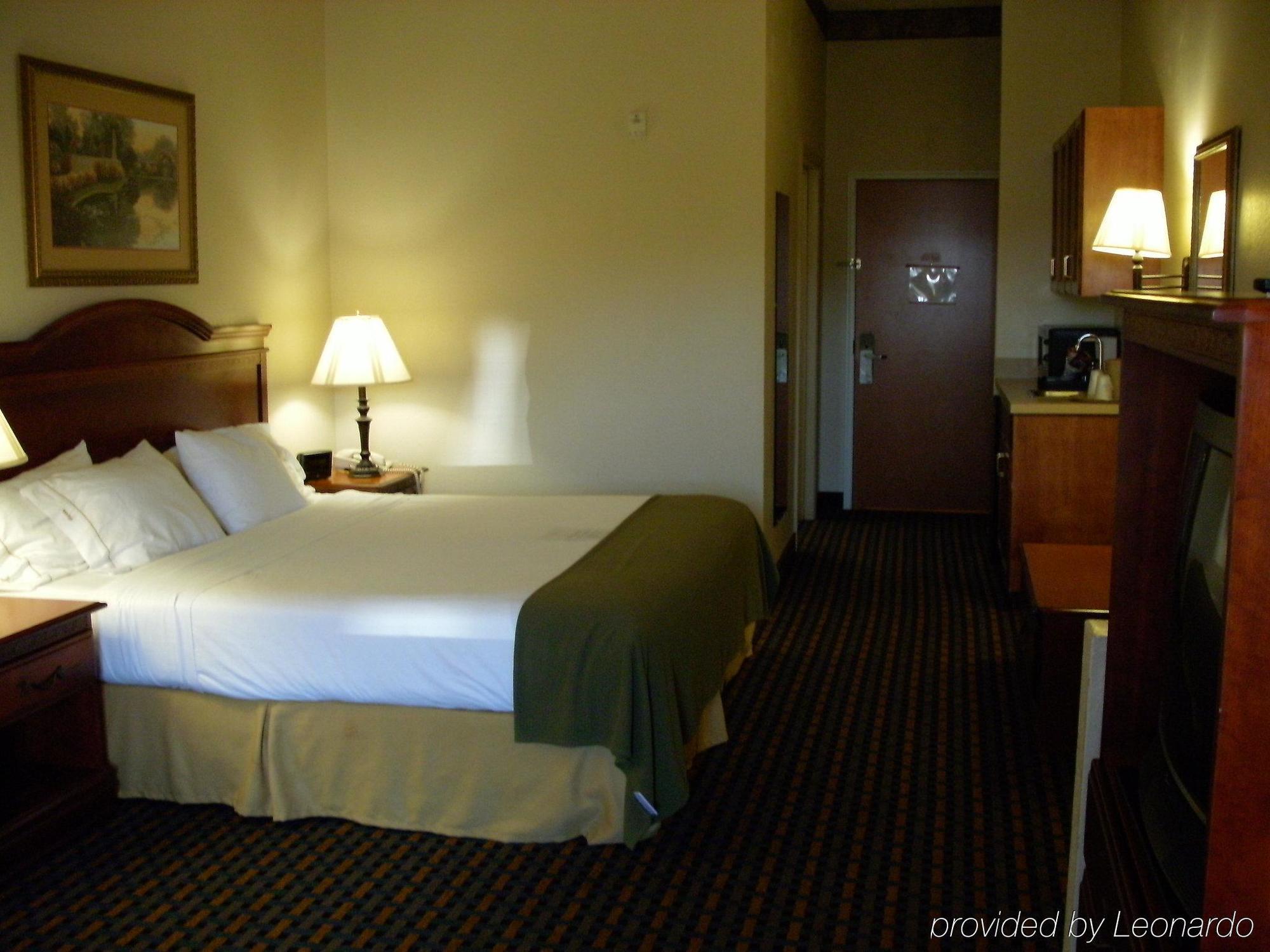 Holiday Inn Express Hotel & Suites Laurinburg By Ihg Ngoại thất bức ảnh