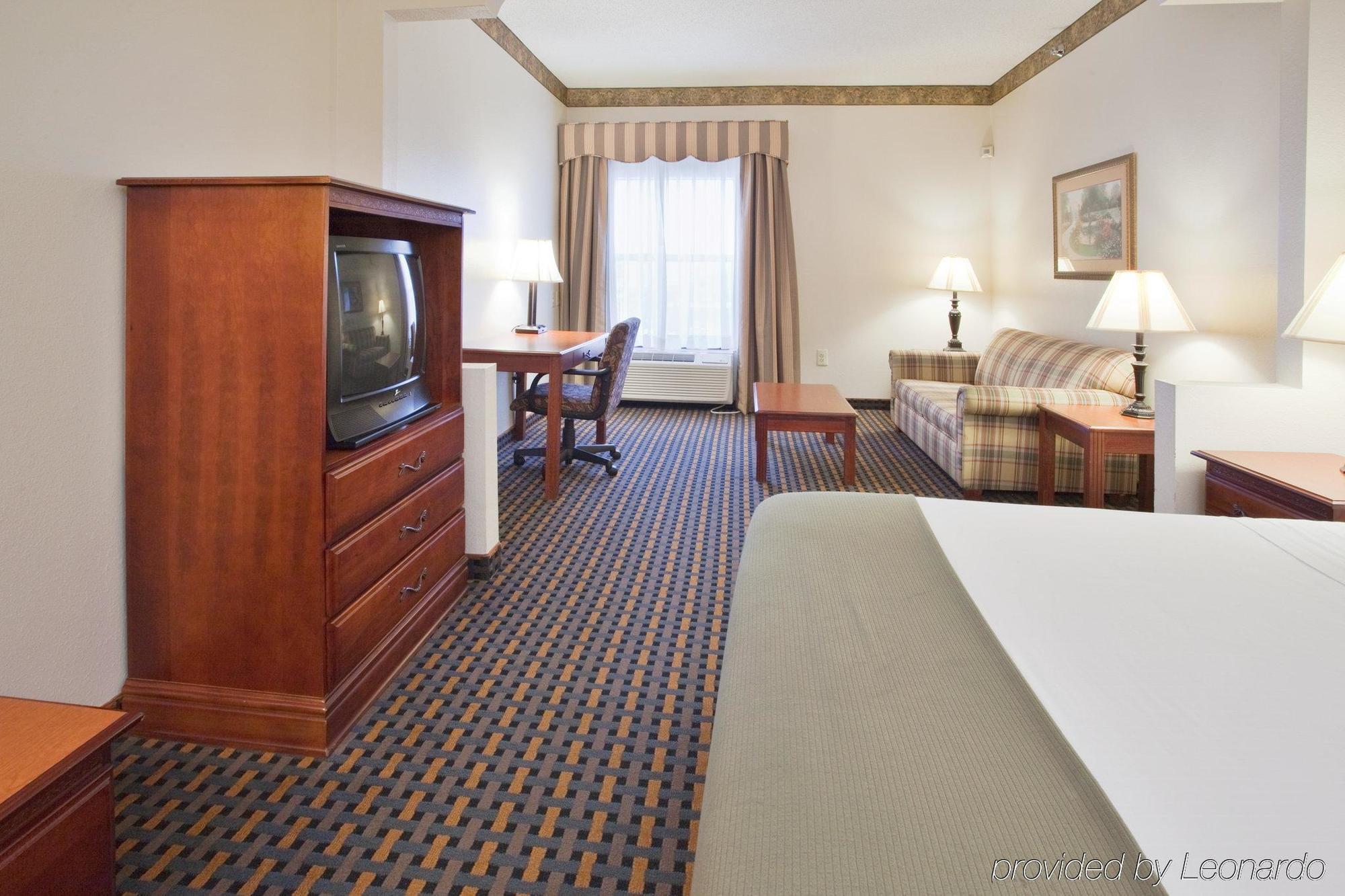 Holiday Inn Express Hotel & Suites Laurinburg By Ihg Ngoại thất bức ảnh