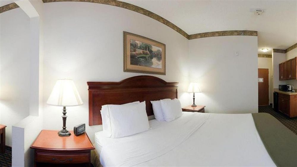 Holiday Inn Express Hotel & Suites Laurinburg By Ihg Ngoại thất bức ảnh