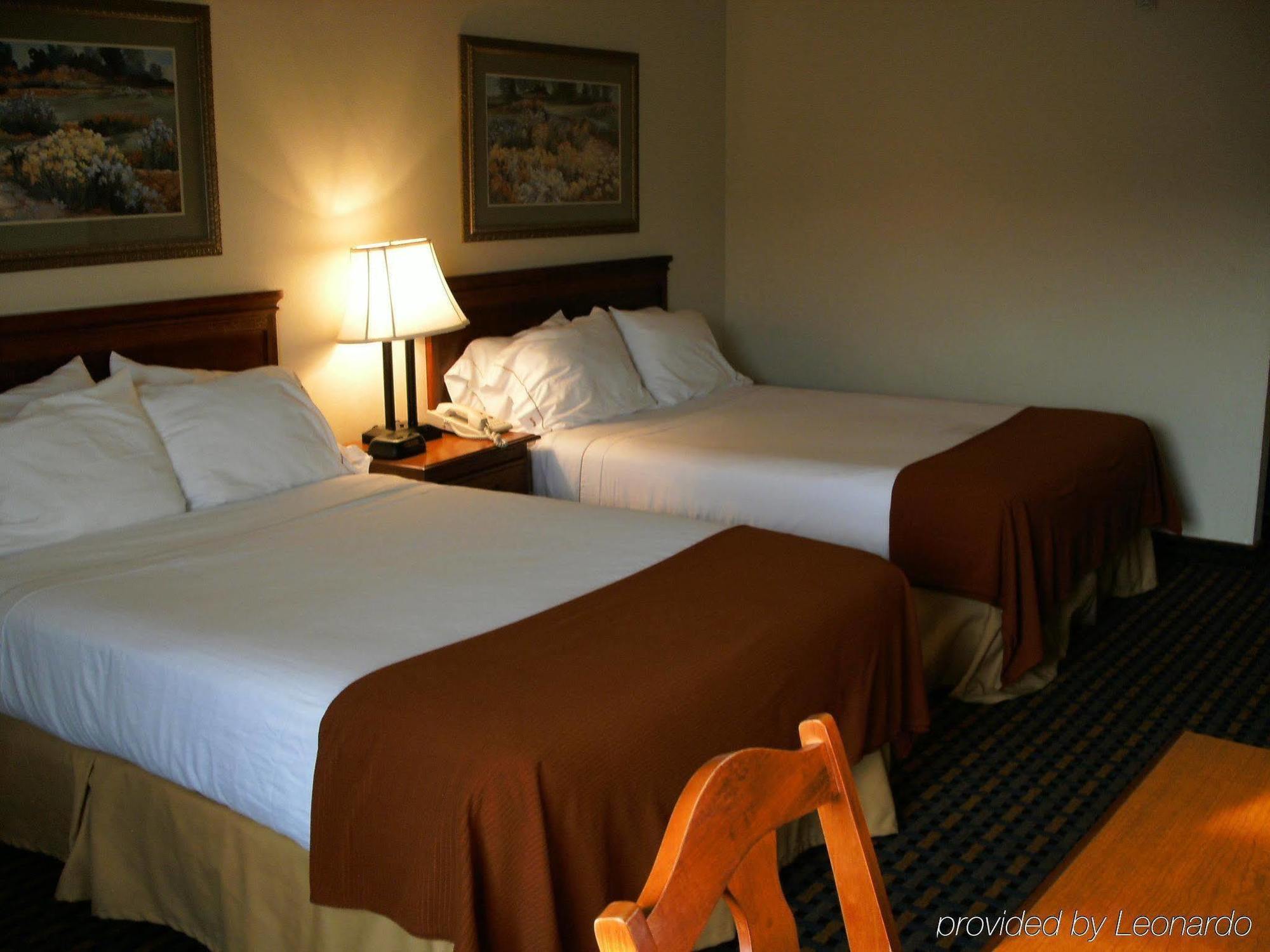 Holiday Inn Express Hotel & Suites Laurinburg By Ihg Ngoại thất bức ảnh